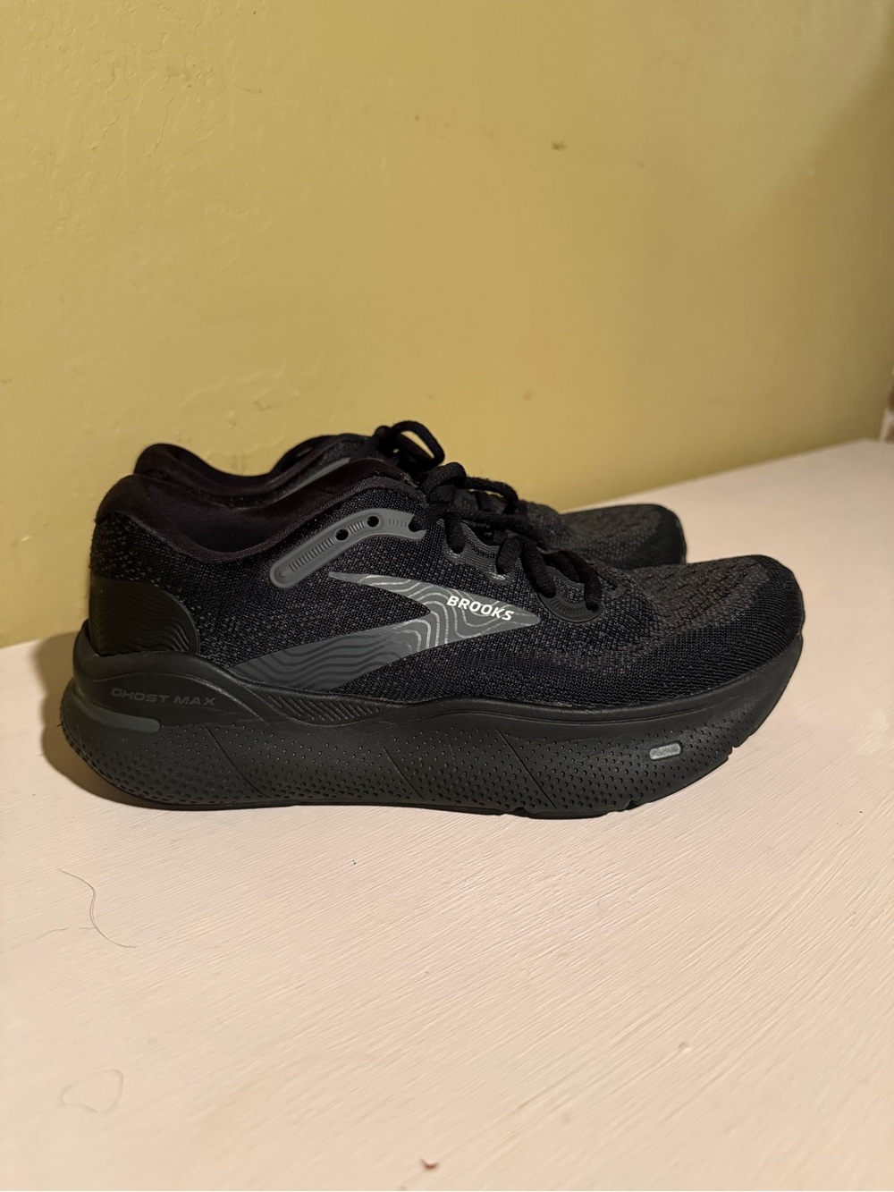 Brooks Ghost Max Women's Size 7